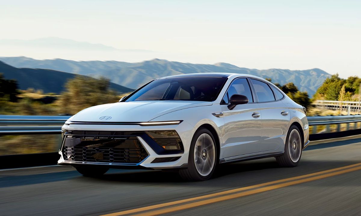 Tesla Model Y: भारत में Tesla की हुई एंट्री, दूसरी इलेक्ट्रिक कारों की होगी छुट्टी